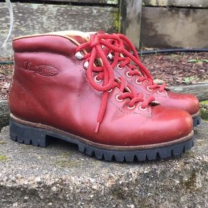 Women’s Vintage Vasque leather hiking boot 6.5